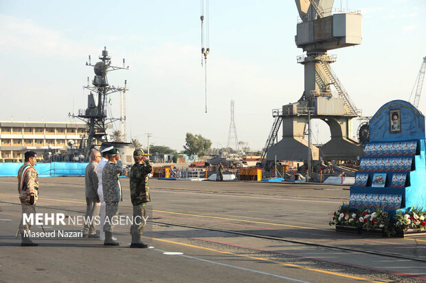 الحاق پایگاه شناوری «کردستان»  و ناوشکن «سهند» به نیروی دریایی ارتش