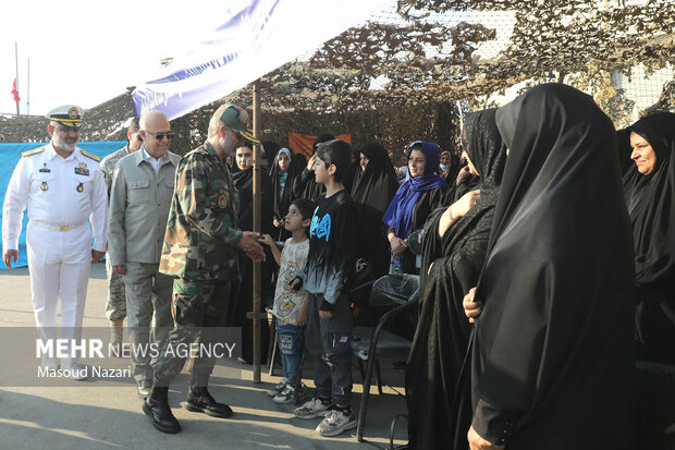 الحاق پایگاه شناوری «کردستان»  و ناوشکن «سهند» به نیروی دریایی ارتش