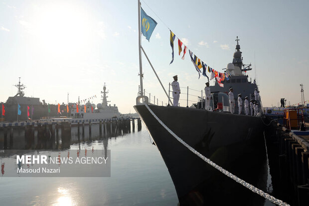 الحاق پایگاه شناوری «کردستان»  و ناوشکن «سهند» به نیروی دریایی ارتش