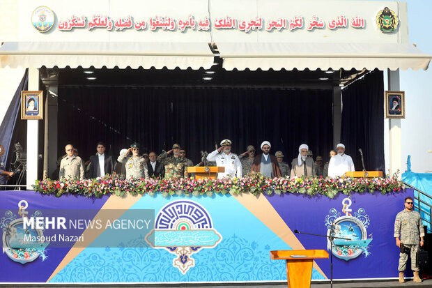 الحاق پایگاه شناوری «کردستان»  و ناوشکن «سهند» به نیروی دریایی ارتش