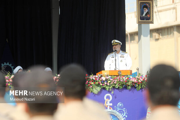 الحاق پایگاه شناوری «کردستان»  و ناوشکن «سهند» به نیروی دریایی ارتش