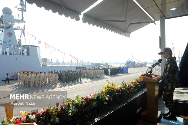 الحاق پایگاه شناوری «کردستان»  و ناوشکن «سهند» به نیروی دریایی ارتش