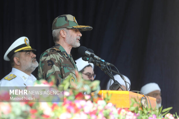 الحاق پایگاه شناوری «کردستان»  و ناوشکن «سهند» به نیروی دریایی ارتش