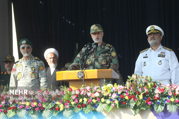 الحاق پایگاه شناوری «کردستان»  و ناوشکن «سهند» به نیروی دریایی ارتش