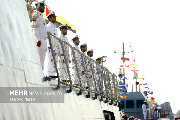 الحاق پایگاه شناوری «کردستان»  و ناوشکن «سهند» به نیروی دریایی ارتش