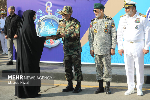 الحاق پایگاه شناوری «کردستان»  و ناوشکن «سهند» به نیروی دریایی ارتش