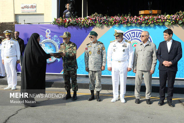 الحاق پایگاه شناوری «کردستان»  و ناوشکن «سهند» به نیروی دریایی ارتش
