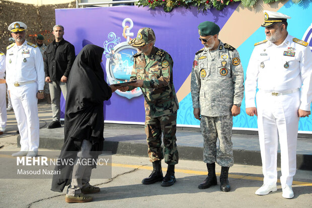 الحاق پایگاه شناوری «کردستان»  و ناوشکن «سهند» به نیروی دریایی ارتش