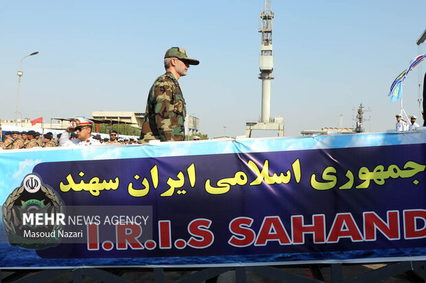 الحاق پایگاه شناوری «کردستان»  و ناوشکن «سهند» به نیروی دریایی ارتش