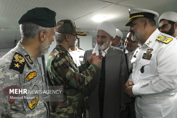 الحاق پایگاه شناوری «کردستان»  و ناوشکن «سهند» به نیروی دریایی ارتش