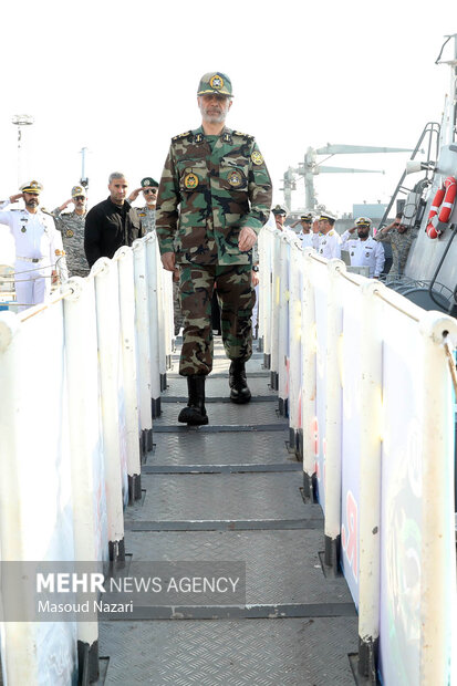 الحاق پایگاه شناوری «کردستان»  و ناوشکن «سهند» به نیروی دریایی ارتش