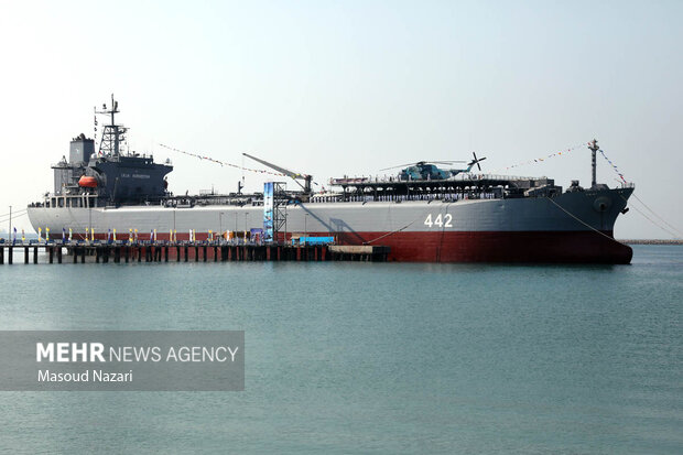 الحاق پایگاه شناوری «کردستان»  و ناوشکن «سهند» به نیروی دریایی ارتش