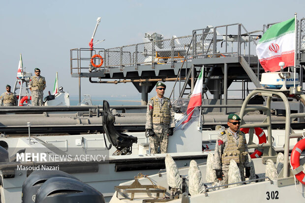 الحاق پایگاه شناوری «کردستان»  و ناوشکن «سهند» به نیروی دریایی ارتش