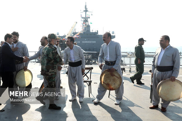 الحاق پایگاه شناوری «کردستان»  و ناوشکن «سهند» به نیروی دریایی ارتش