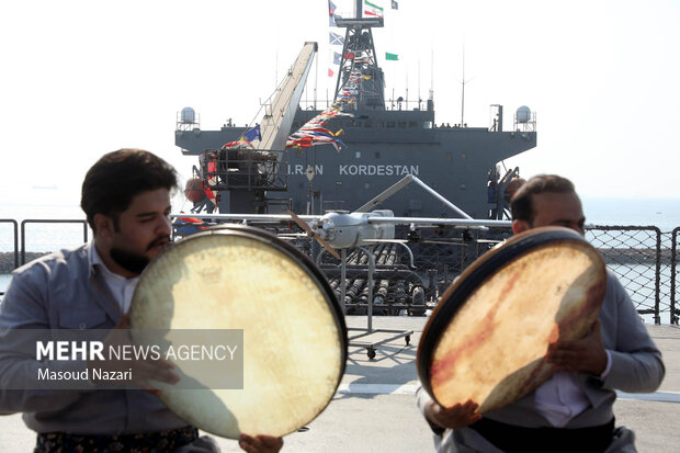 الحاق پایگاه شناوری «کردستان»  و ناوشکن «سهند» به نیروی دریایی ارتش