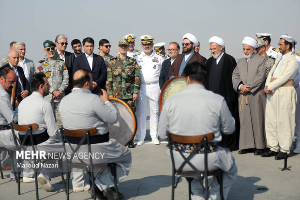 الحاق پایگاه شناوری «کردستان»  و ناوشکن «سهند» به نیروی دریایی ارتش