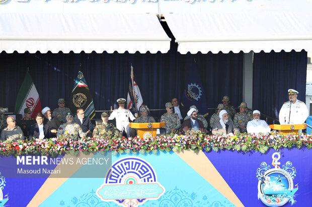 الحاق پایگاه شناوری «کردستان»  و ناوشکن «سهند» به نیروی دریایی ارتش