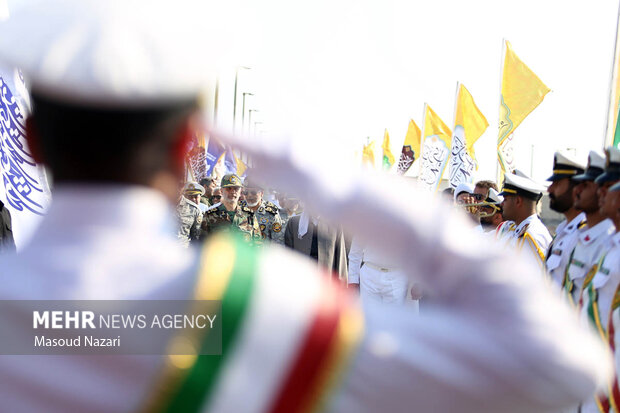 الحاق پایگاه شناوری «کردستان»  و ناوشکن «سهند» به نیروی دریایی ارتش