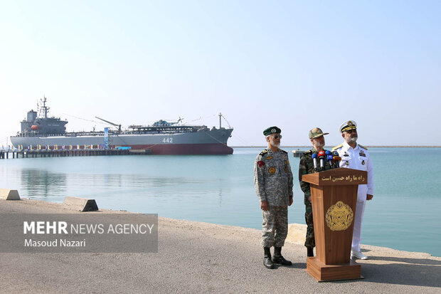 الحاق پایگاه شناوری «کردستان»  و ناوشکن «سهند» به نیروی دریایی ارتش