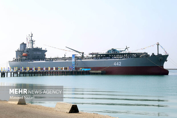 الحاق پایگاه شناوری «کردستان»  و ناوشکن «سهند» به نیروی دریایی ارتش