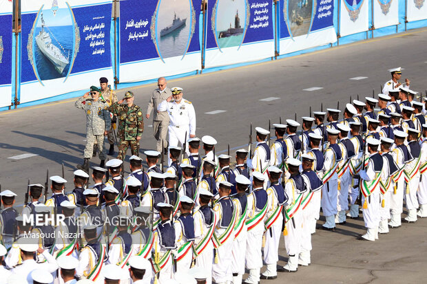 الحاق پایگاه شناوری «کردستان»  و ناوشکن «سهند» به نیروی دریایی ارتش