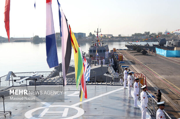 الحاق پایگاه شناوری «کردستان»  و ناوشکن «سهند» به نیروی دریایی ارتش