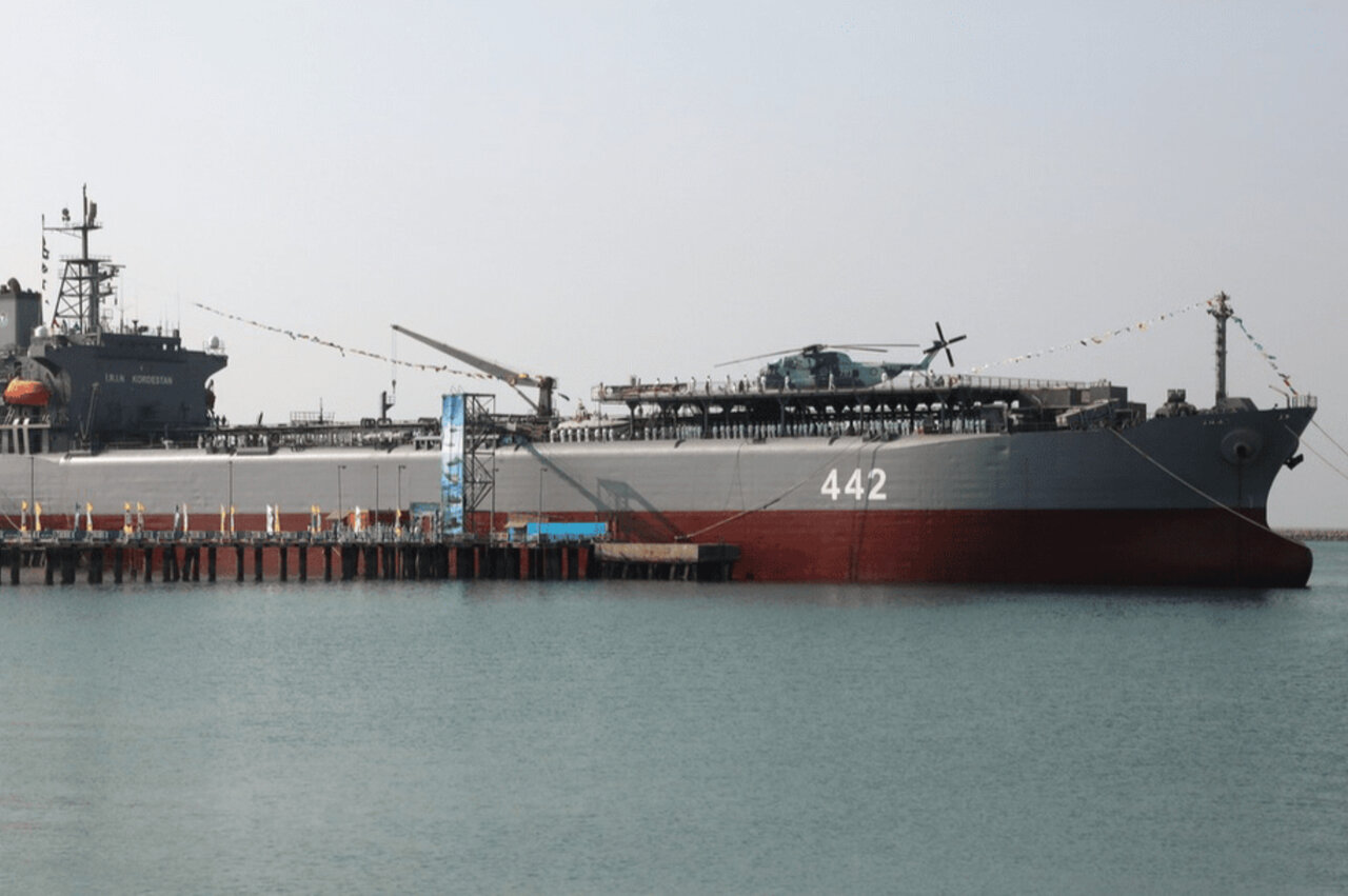 الحاق پایگاه شناوری «کردستان» و ناوشکن «سهند» به نیروی دریایی ارتش