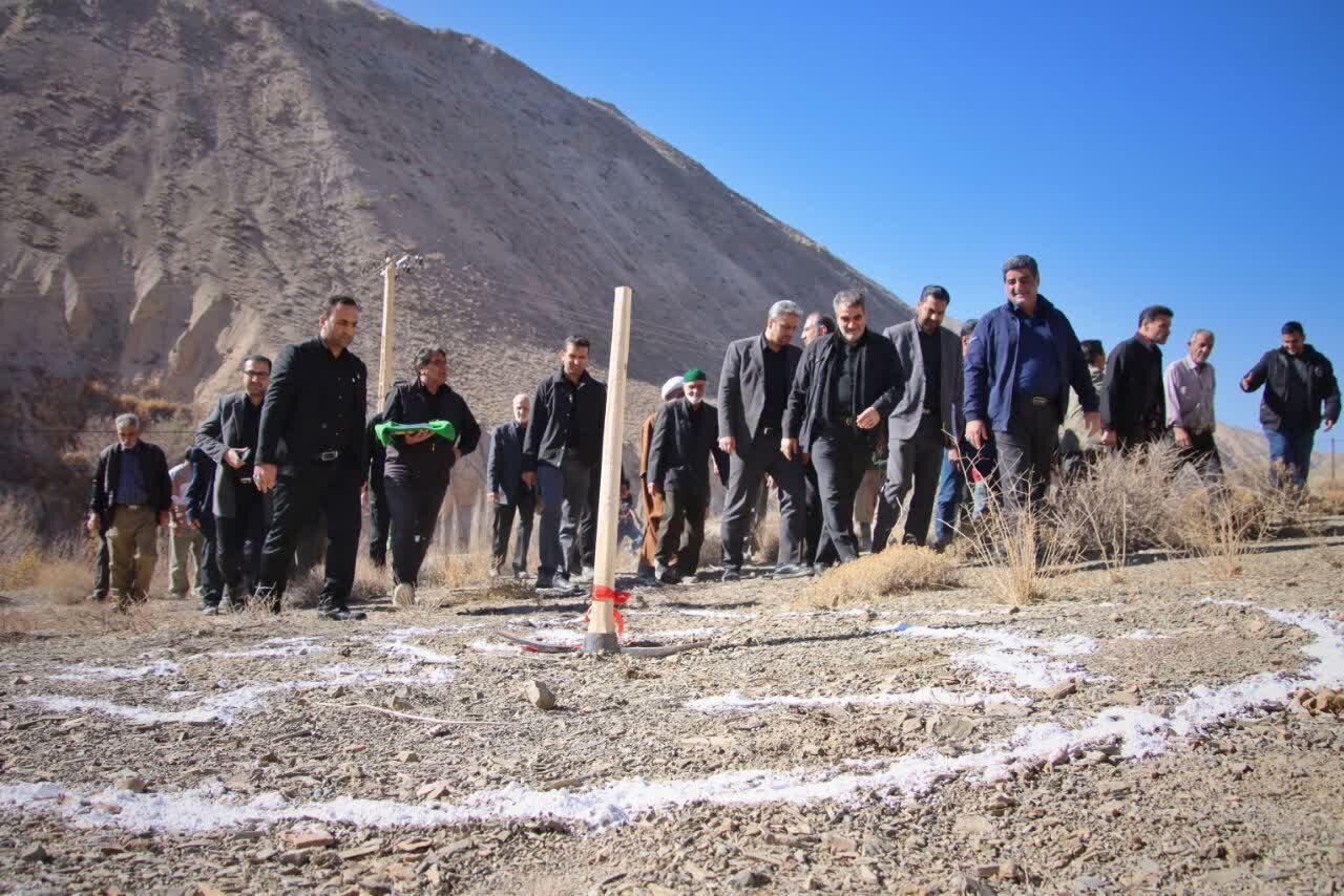 کلنگزنی پروژه استخر آب کشاورزی در سرخه با حضور استاندار سمنان کلنگزنی پروژه استخر آب کشاورزی در سرخه با حضور استاندار سمنان