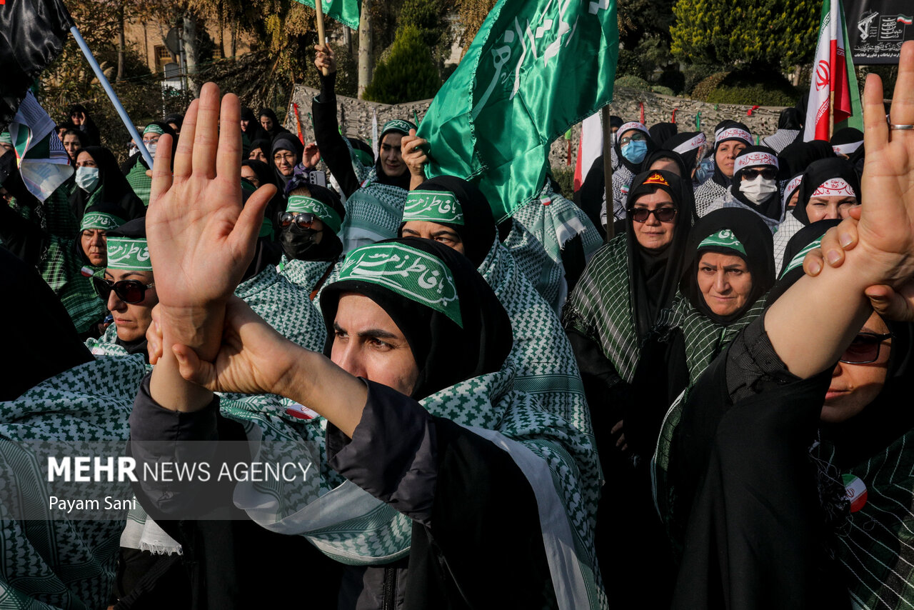 اجتماع بزرگ بسیجیان "فاتحا بیت المقدس ۳" اجتماع بزرگ بسیجیان "فاتحا بیت المقدس ۳"