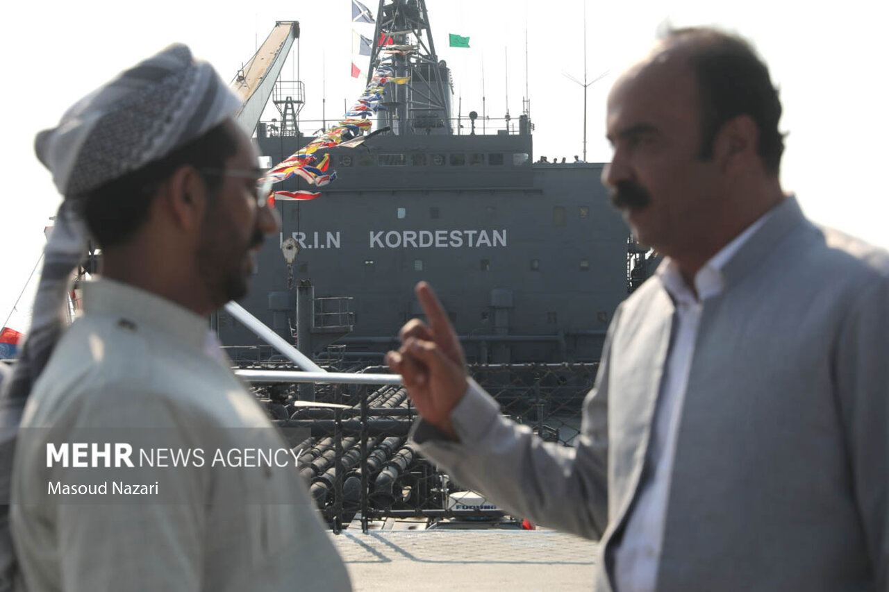الحاق پایگاه شناوری «کردستان» و ناوشکن «سهند» به نیروی دریایی ارتش