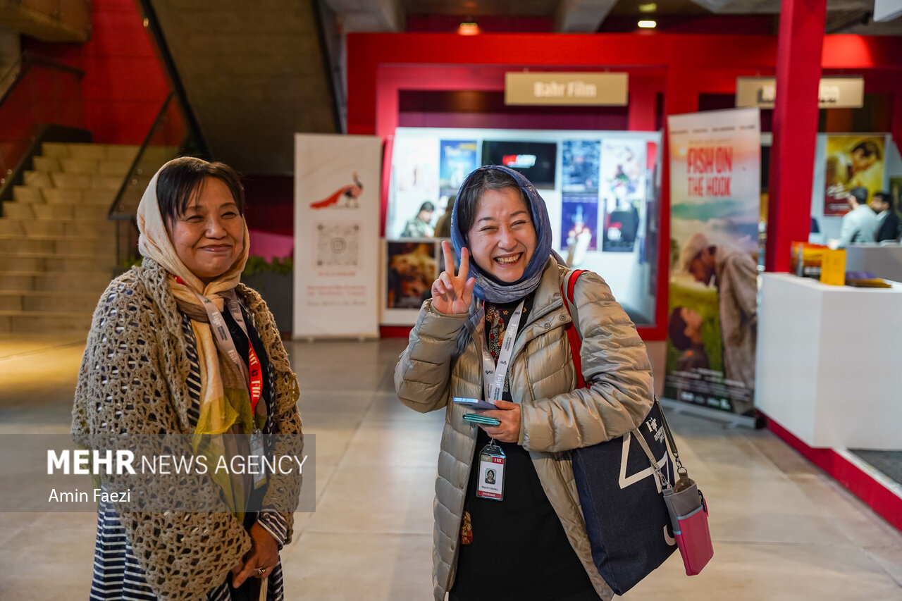 خلاصهای از روز چهارم جشنواره جهانی فیلم فجر در شیراز – خبرگزاری مهر | اخبار ایران و جهان
در روز چهارم جشنواره جهانی فیلم فجر که در شیراز برگزار میشود، تازهترین فیلمها و آثار سینمایی در برابر تماشاگران عرضه شد. این دور از جشنواره فرصتی است برای نشان دادن استعدادهای نوظهور و همچنین فیلمسازان معتبر داخلی و خارجی. استقبال گرم مخاطبان از نمایشها، نشاندهنده علاقه و اشتیاق فرهنگی مردم به هنر سینما است. خلاصهای از روز چهارم جشنواره جهانی فیلم فجر در شیراز – خبرگزاری مهر | اخبار ایران و جهان
در روز چهارم جشنواره جهانی فیلم فجر که در شیراز برگزار میشود، تازهترین فیلمها و آثار سینمایی در برابر تماشاگران عرضه شد. این دور از جشنواره فرصتی است برای نشان دادن استعدادهای نوظهور و همچنین فیلمسازان معتبر داخلی و خارجی. استقبال گرم مخاطبان از نمایشها، نشاندهنده علاقه و اشتیاق فرهنگی مردم به هنر سینما است.