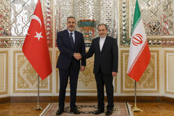 Meeting between Iranian and Turkish FMs in Tehran