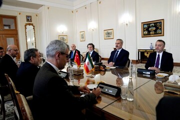 Iran, Turkey FMs emphasize expanding bilateral relations