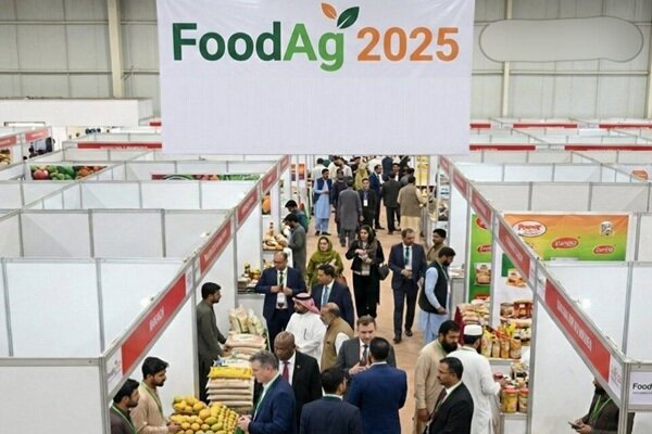 إيران وباكستان توقعان اتفاقية تجارية بقيمة 4 ملايين دولار في معرض كراتشي