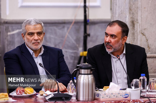 نشست صمیمانه رئیس مجلس با مدیران رسانه‌های کشور