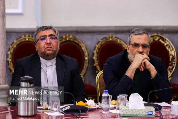نشست صمیمانه رئیس مجلس با مدیران رسانه‌های کشور