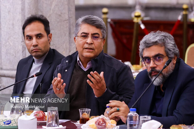 نشست صمیمانه رئیس مجلس با مدیران رسانه‌های کشور
