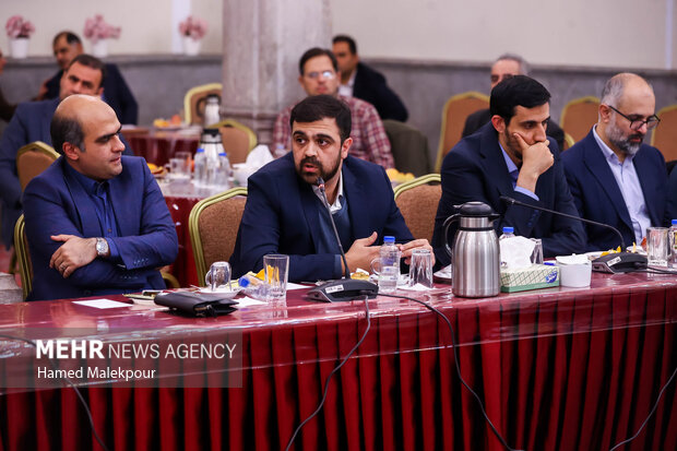 نشست صمیمانه رئیس مجلس با مدیران رسانه‌های کشور