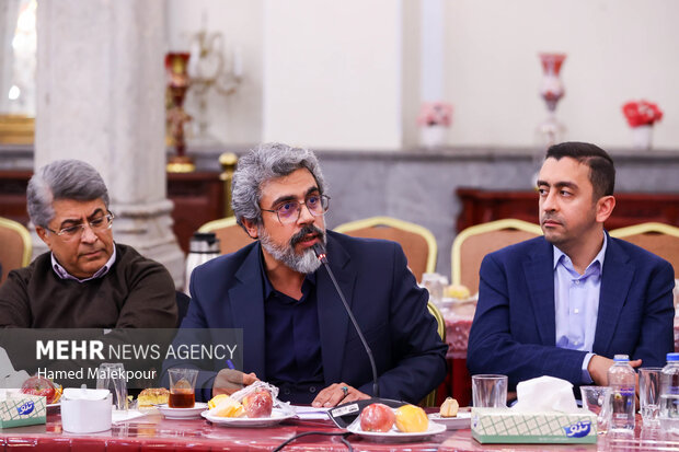 نشست صمیمانه رئیس مجلس با مدیران رسانه‌های کشور