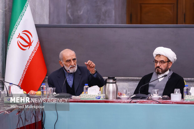 نشست صمیمانه رئیس مجلس با مدیران رسانه‌های کشور