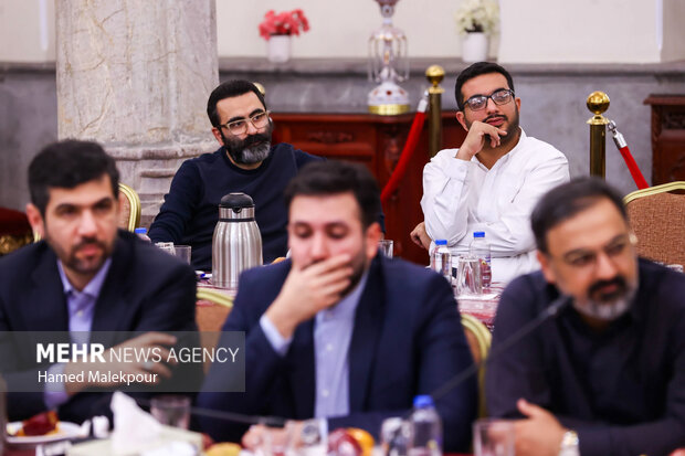 نشست صمیمانه رئیس مجلس با مدیران رسانه‌های کشور
