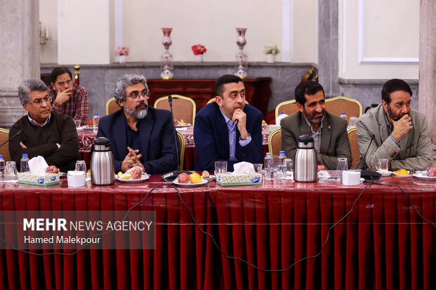 نشست صمیمانه رئیس مجلس با مدیران رسانه‌های کشور