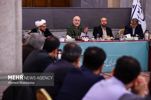 نشست صمیمانه رئیس مجلس با مدیران رسانه‌های کشور