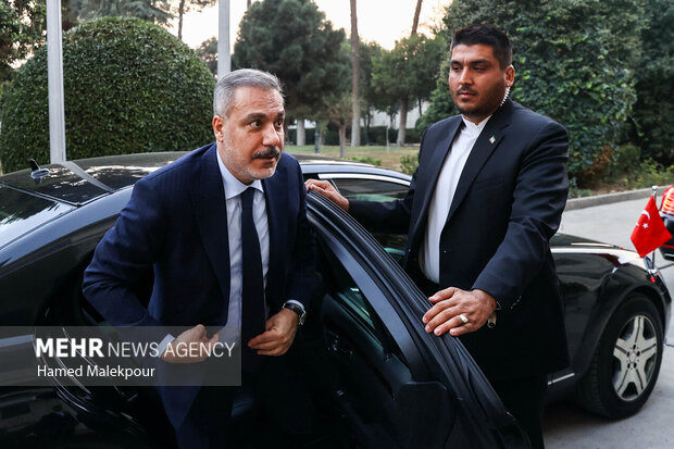 دیدار وزیر امور خارجه ترکیه با رئیس مجلس شورای اسلامی 