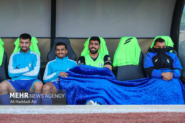 دیدار تیم ‌های فوتبال استقلال و فولاد خوزستان