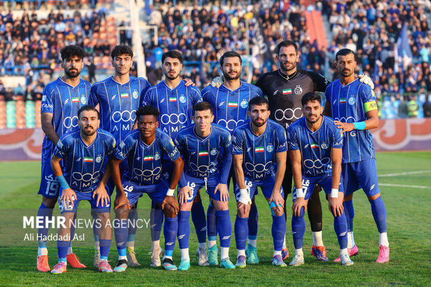 دیدار تیم ‌های فوتبال استقلال و فولاد خوزستان