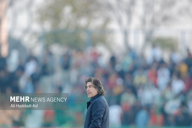 دیدار تیم ‌های فوتبال استقلال و فولاد خوزستان