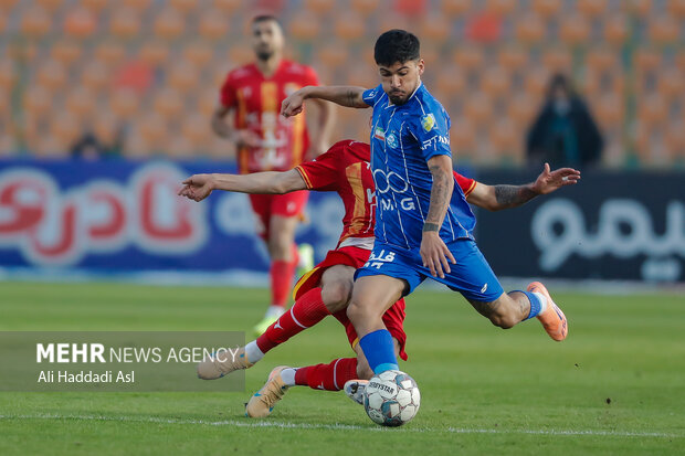 دیدار تیم ‌های فوتبال استقلال و فولاد خوزستان