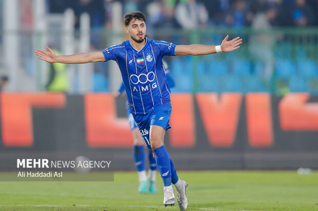 دیدار تیم ‌های فوتبال استقلال و فولاد خوزستان