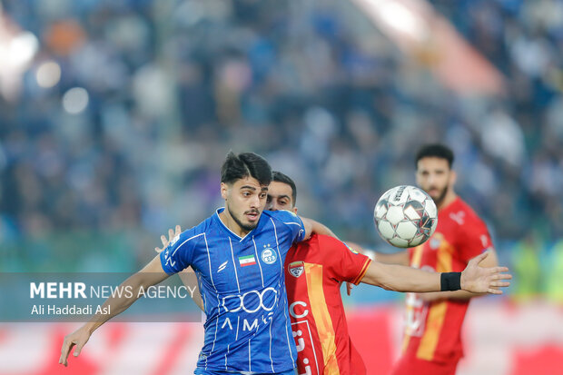 دیدار تیم ‌های فوتبال استقلال و فولاد خوزستان